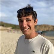 Studente universitario di lingue, diplomato al liceo linguistico Aristofane di Roma, impartisce lezioni di spagnolo